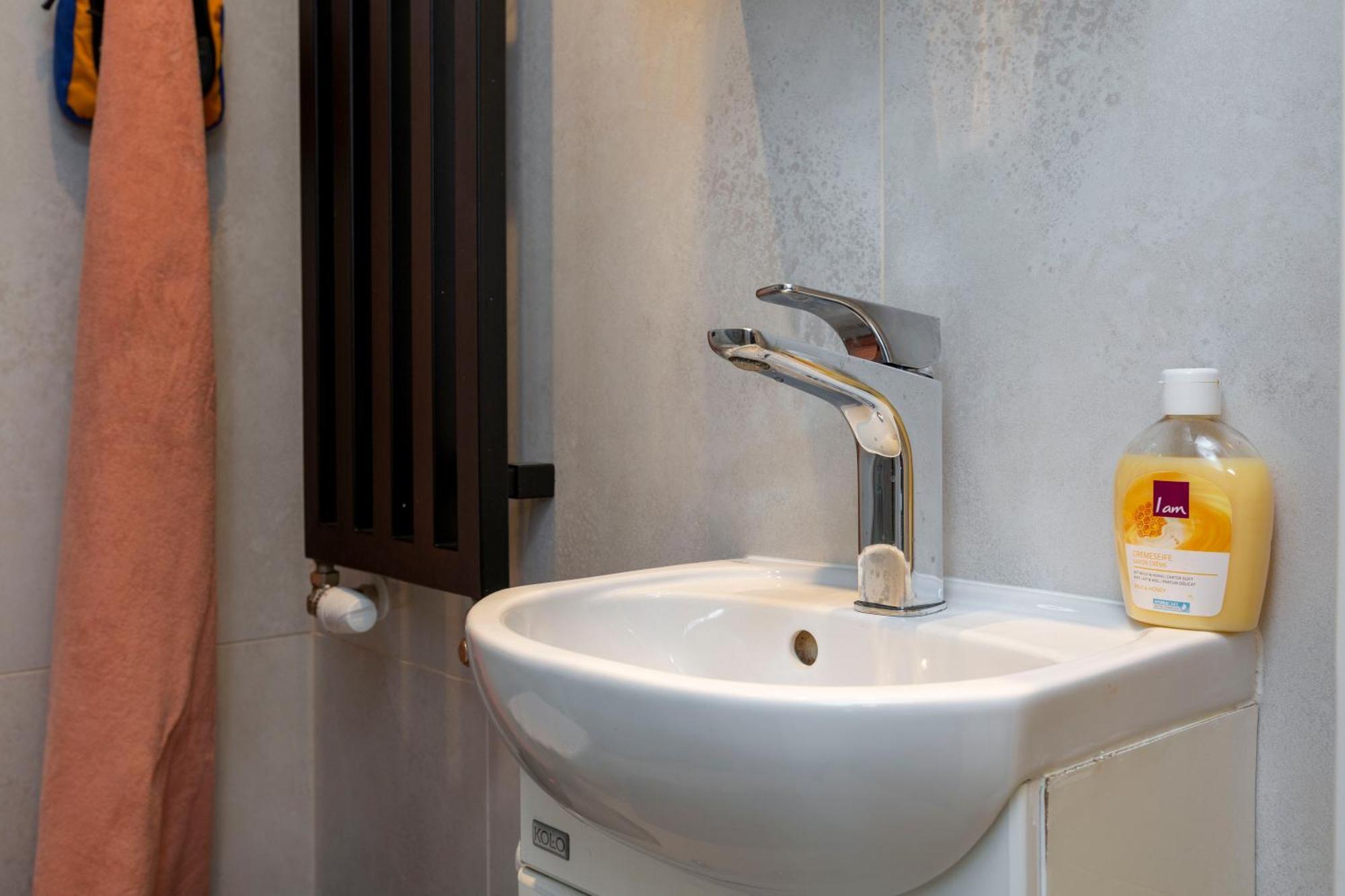 Bnb Comfort Guesthouse Olten - Lostorf ภายนอก รูปภาพ
