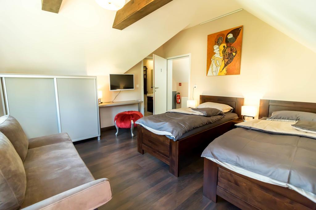 Bnb Comfort Guesthouse Olten - Lostorf ภายนอก รูปภาพ